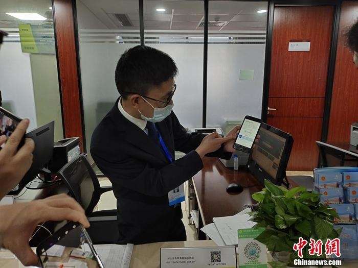 鄂州市市场监管局首席审执官吕朝煌。<a target='_blank' href='http://www.chinanews.com/' >中新网</a>记者张旭 摄