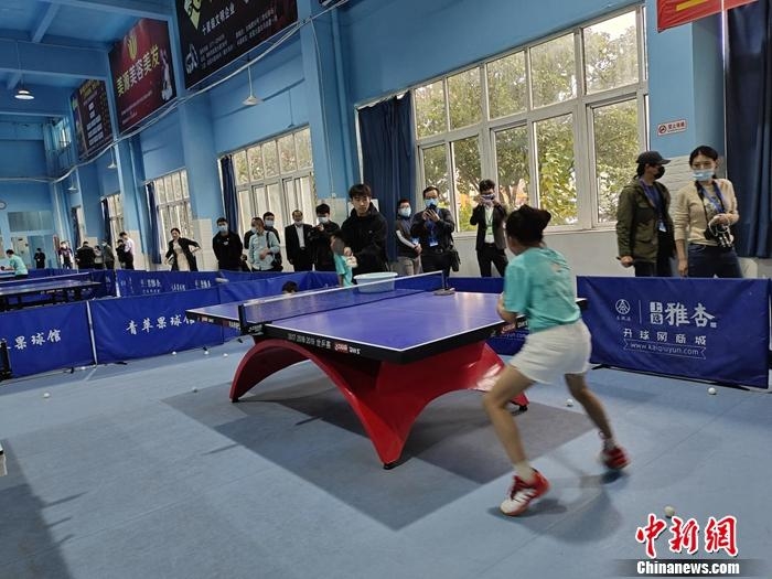 青苹果乐园里的乒乓球培训场景。<a target='_blank' href='http://www.chinanews.com/' >中新网</a>记者 张旭 摄