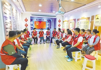 <p>　　宝湖社区家风家训馆开展好家风家训演讲。　（图片由受访者提供）</p>